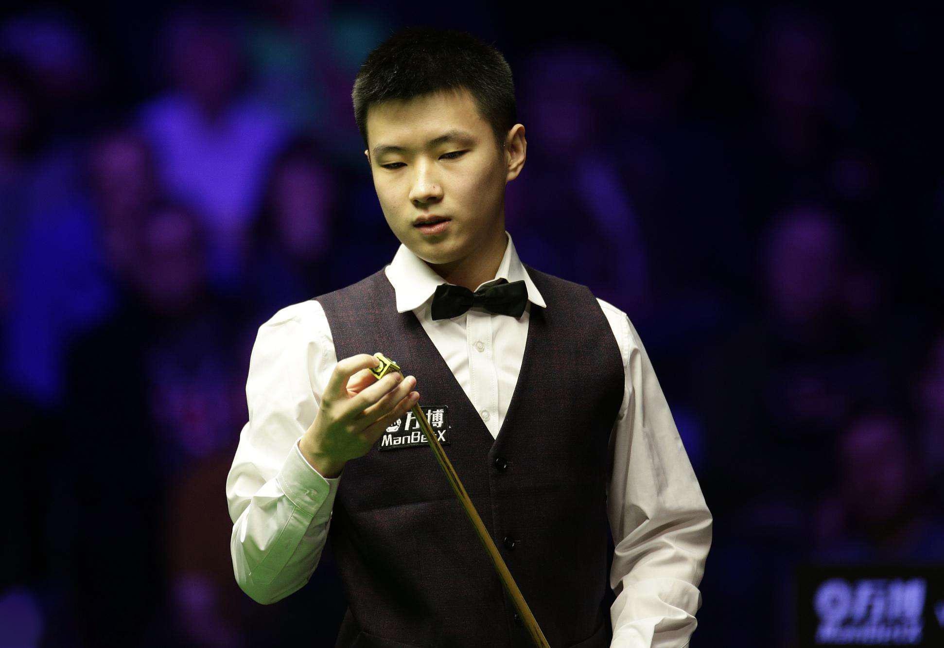 说好的5月世纪婚礼呢曼城21岁中卫胡桑诺夫回国已立即完婚.