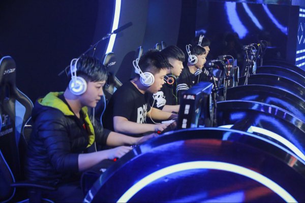 替补跟队训 替补跟队训