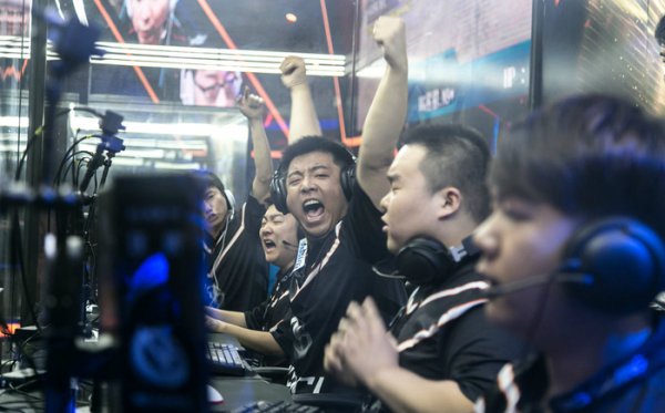 CBA比赛精彩瞬间：深圳队绝杀广东,