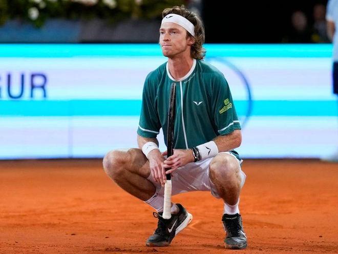 沉浸式末世生存游戏《翠绿》公开：依靠角色感官求生